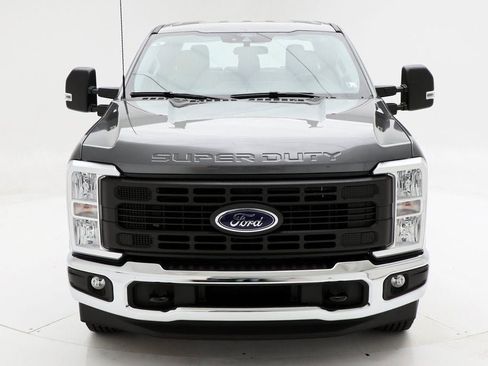 New 2025 Ford F250 XL w/ XL Chrome Package image 3