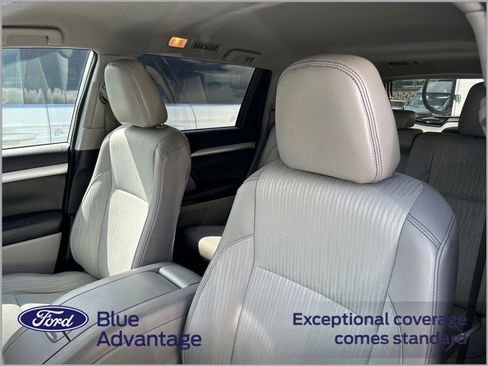 Used 2018 Toyota Highlander Plus FWD image 11