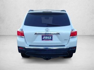 Used 2012 Toyota Highlander Limited w/ Tow Pkg video 3