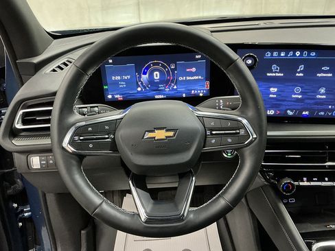 Used 2025 Chevrolet Traverse LT w/ Driver Confidence Package FWD image 9