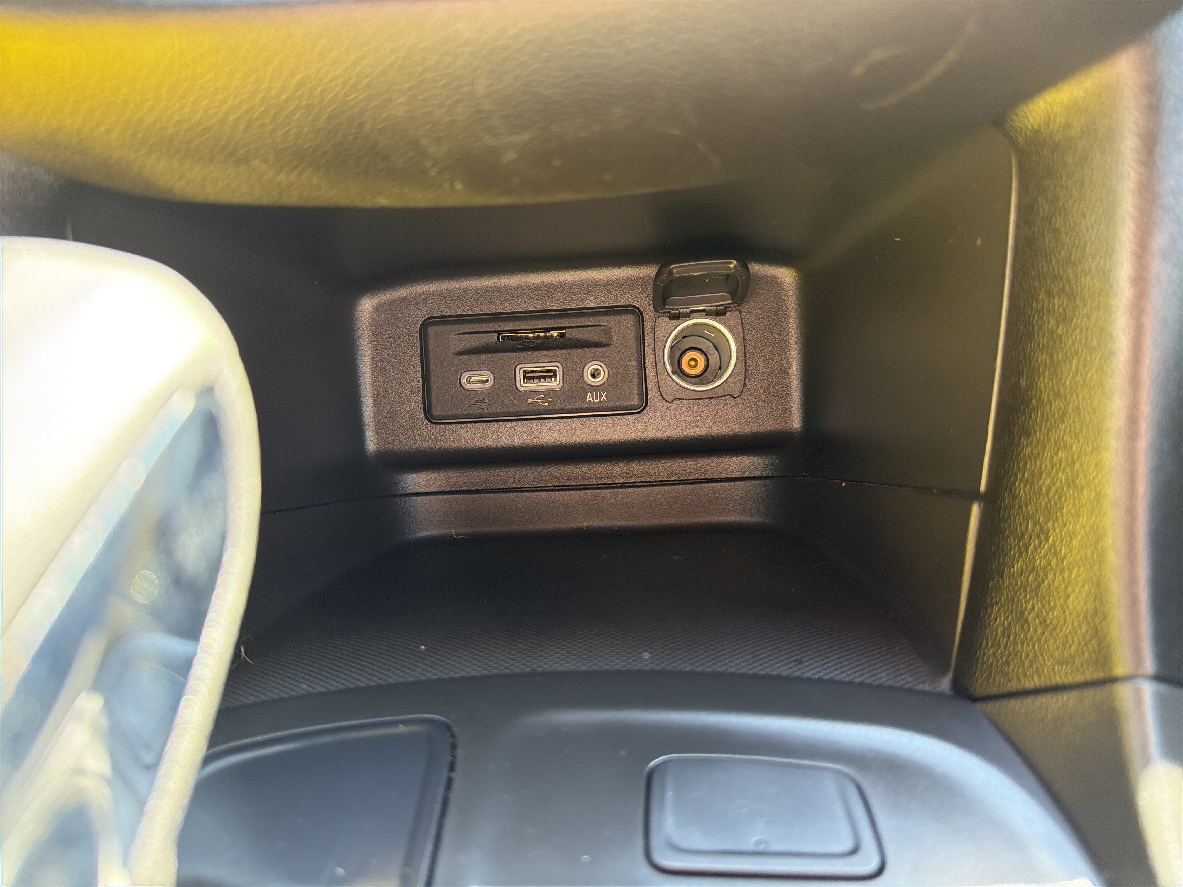 Used 2023 Chevrolet Equinox RS w/ RS Leather Package FWD image 12