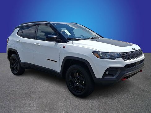 Used 2024 Jeep Compass Trailhawk w/ Trailhawk Convenience Group AWD/4WD image 3