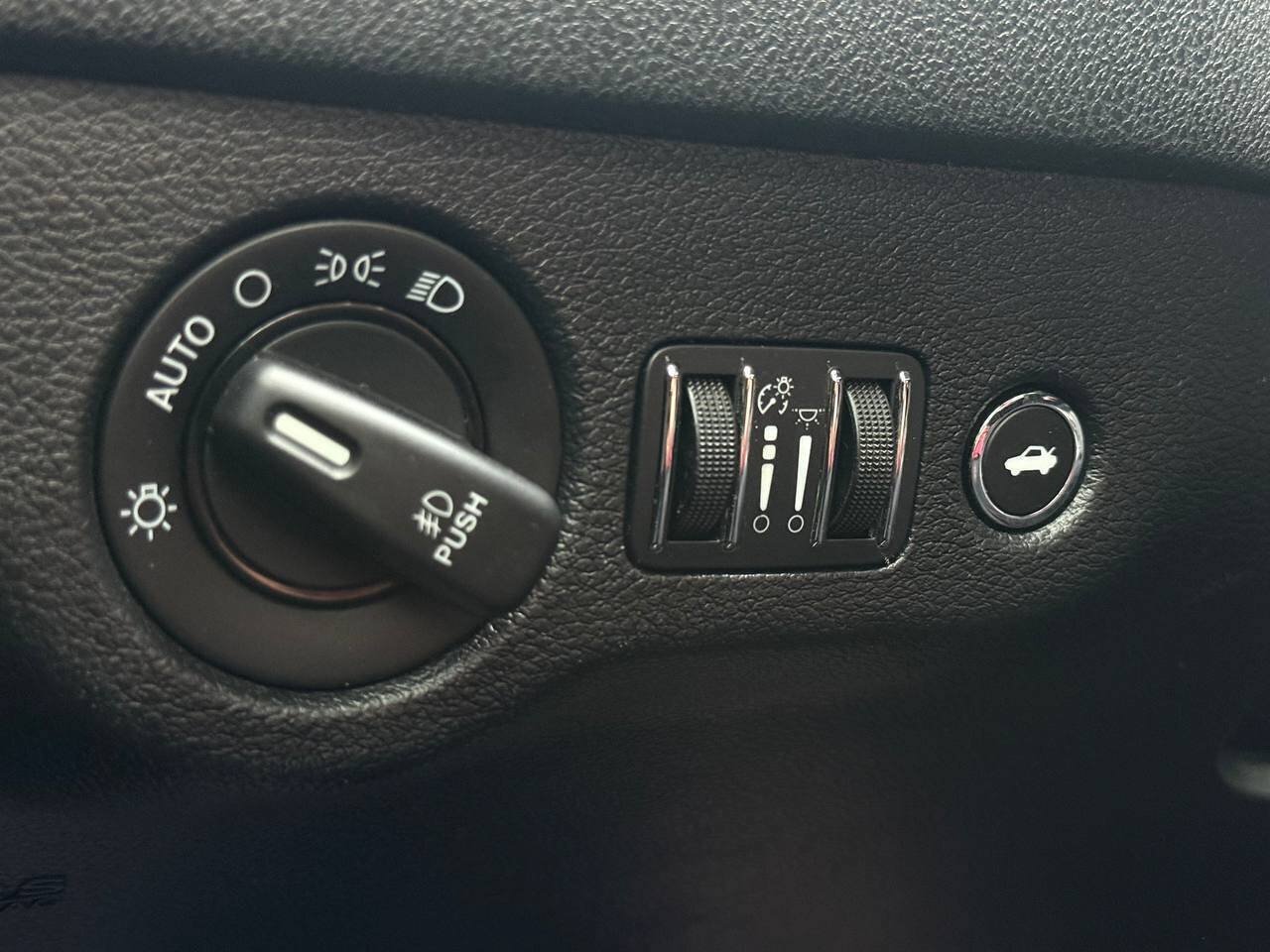 Used 2017 Dodge Charger R/T RWD image 33