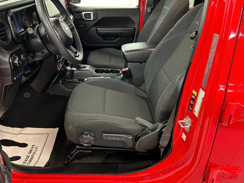 Used 2024 Jeep Wrangler Unlimited Rubicon 4xe image 17