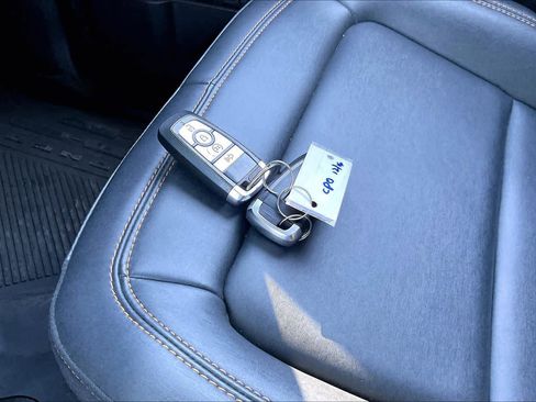 Used 2022 Ford Bronco Badlands image 13