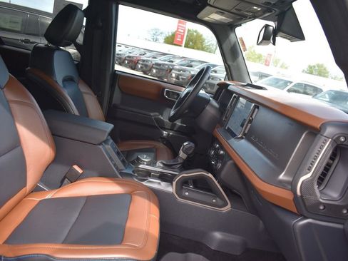 Used 2024 Ford Bronco Outer Banks AWD/4WD image 18