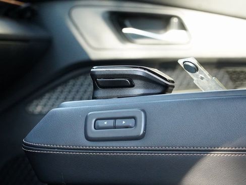 Used 2023 Nissan Ariya AWD image 16