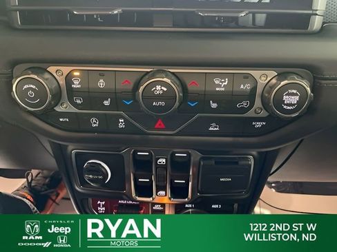 New 2026 Jeep Gladiator Mojave w/ Technology Group AWD/4WD image 27