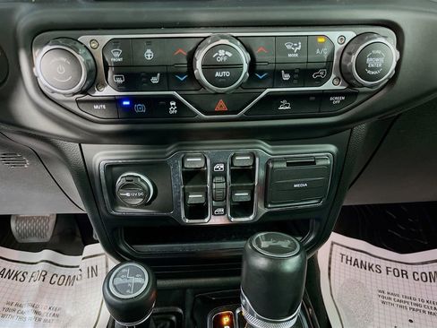 Used 2023 Jeep Wrangler Unlimited Sahara w/ Cold Weather Group AWD/4WD image 22