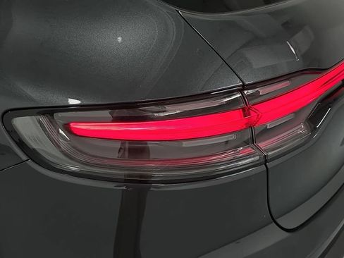 Certified 2025 Porsche Macan AWD/4WD image 30