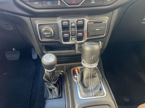 Used 2023 Jeep Wrangler Unlimited Sahara w/ Cold Weather Group image 10