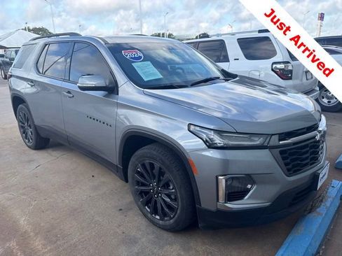 Used 2024 Chevrolet Traverse RS FWD image 3
