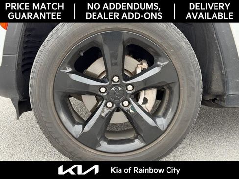 Used 2023 Jeep Grand Cherokee Altitude image 8