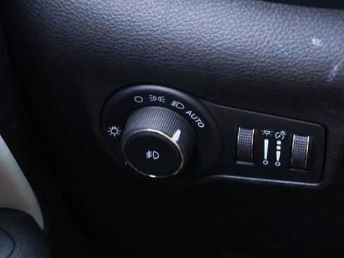 Used 2025 Jeep Compass Limited AWD/4WD image 21
