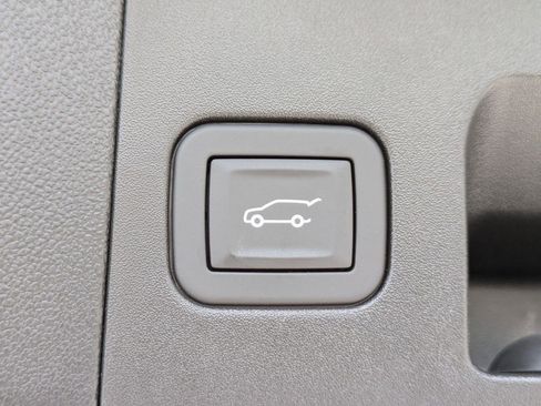 Certified 2025 Cadillac XT5 Luxury image 19