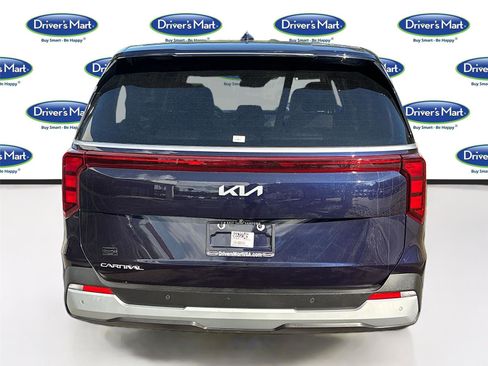 Used 2025 Kia Carnival FWD image 6