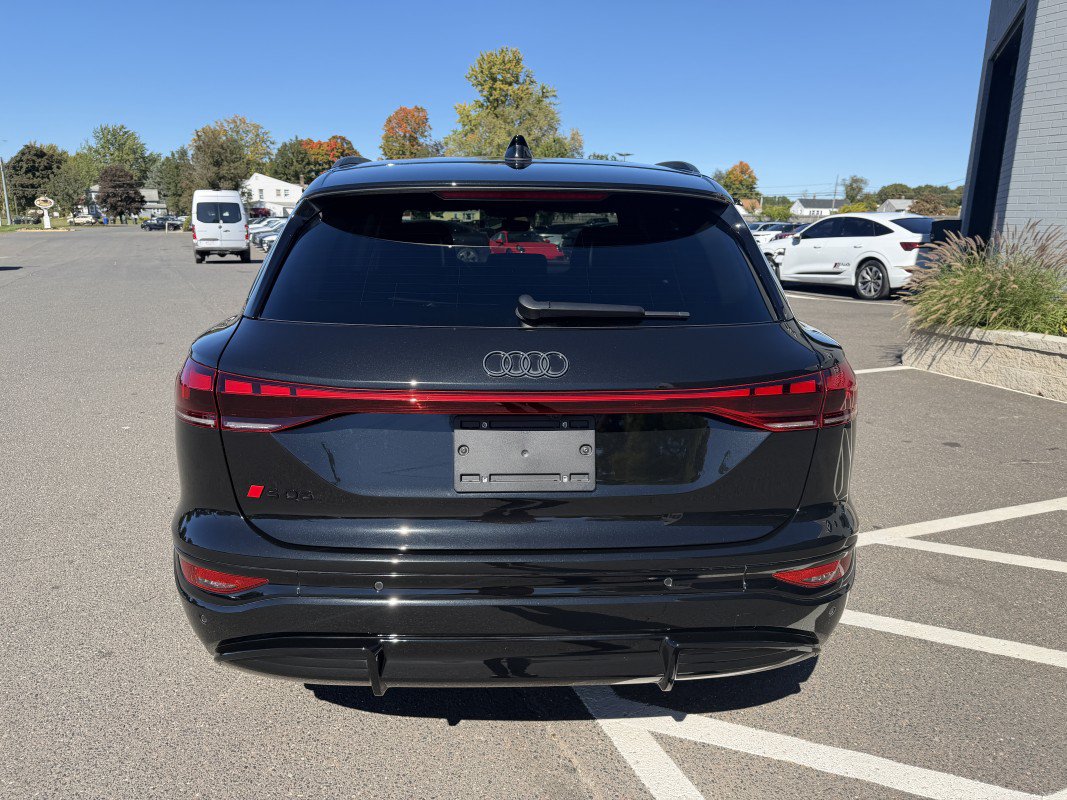 Used 2025 Audi SQ6 e-tron Premium Plus w/ Premium Plus AWD/4WD image 9
