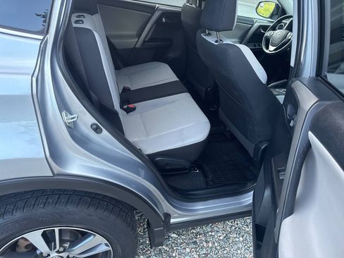 Used 2018 Toyota RAV4 XLE AWD/4WD image 34