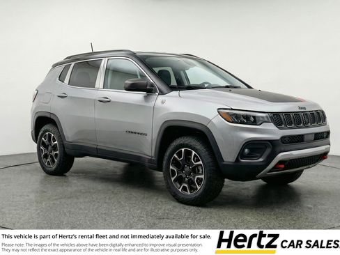 Used 2025 Jeep Compass Trailhawk image 1