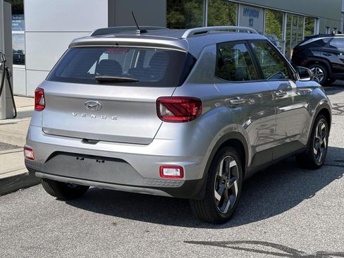 Used 2023 Hyundai Venue SEL FWD image 4