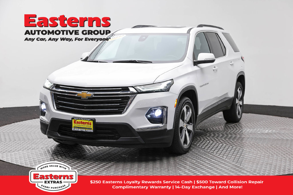 Used 2023 Chevrolet Traverse LT w/ LT Premium Package AWD/4WD image 1