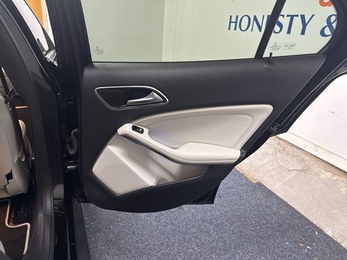 Used 2019 Mercedes-Benz GLA 250 4MATIC image 14