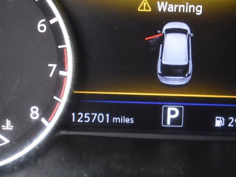 Used 2017 Nissan Murano S image 32