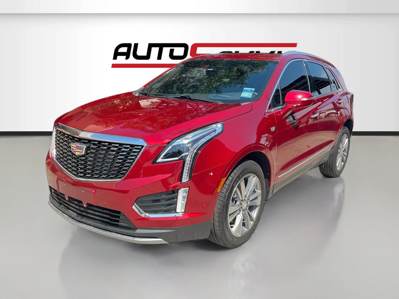 Used 2025 Cadillac XT5 Premium Luxury w/ Technology Package FWD image 3
