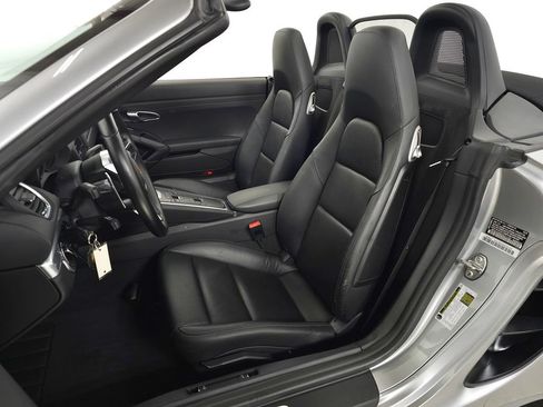 Used 2018 Porsche 718 Boxster RWD image 21