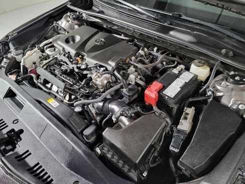 Used 2022 Toyota Camry LE image 10