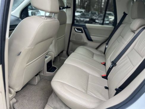 Used 2011 Land Rover LR2 HSE LUX image 11