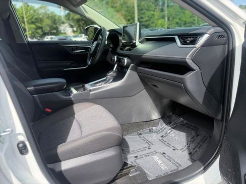 Certified 2020 Toyota RAV4 XLE w/ Convenience Package AWD/4WD image 25