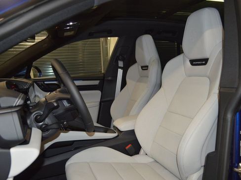 New 2025 Porsche Macan 4S Electric image 5