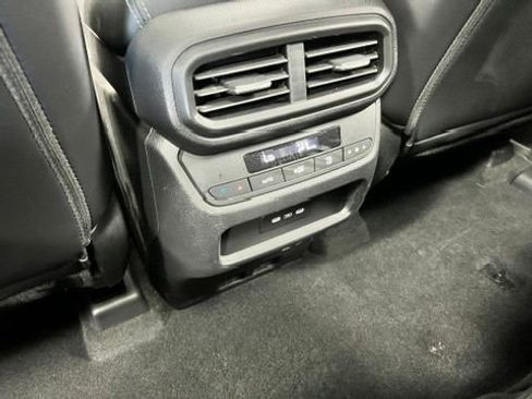 Used 2025 Honda Pilot Touring image 16