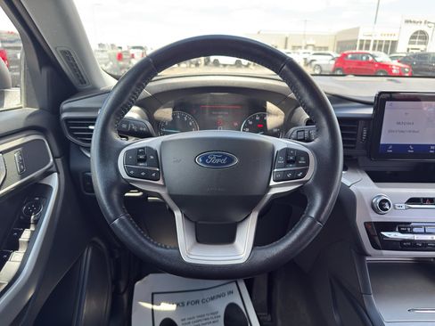 Used 2023 Ford Explorer XLT w/ Class IV Trailer Tow Package AWD/4WD image 16