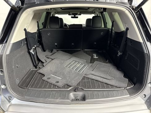 Certified 2025 Nissan Pathfinder Platinum w/ Cargo Package AWD/4WD image 36