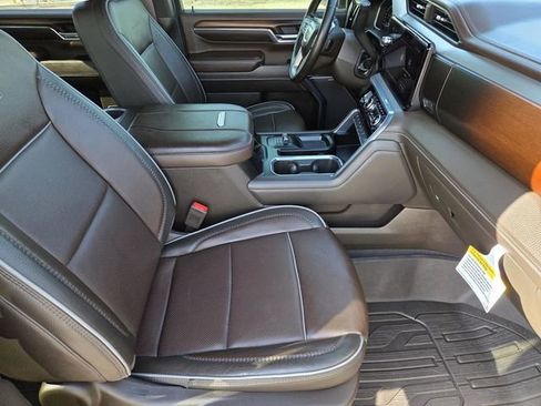Used 2024 GMC Sierra 2500 Denali w/ Denali Reserve Package AWD/4WD image 35