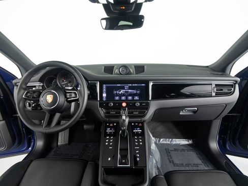 Certified 2026 Porsche Macan AWD/4WD image 36