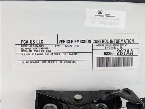 Used 2018 Jeep Cherokee Latitude Plus w/ Comfort/Convenience Group image 24