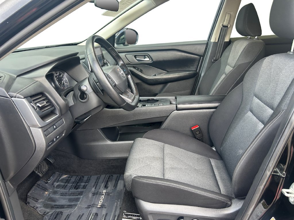 Used 2025 Nissan Rogue SV FWD image 19