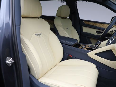 New 2025 Bentley Bentayga Extended Wheelbase image 30
