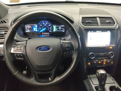 Used 2018 Ford Explorer XLT w/ Equipment Group 202A FWD image 22