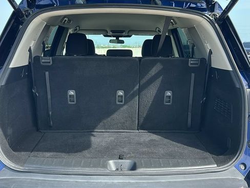 Used 2025 Nissan Pathfinder SV FWD image 36