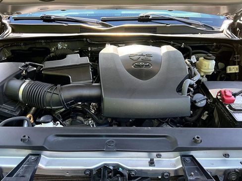 Used 2021 Toyota Tacoma SR5 RWD image 34