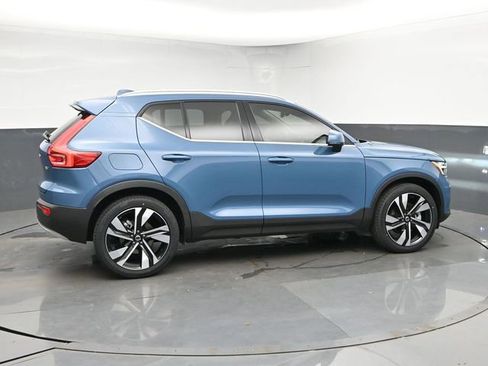 Used 2023 Volvo XC40 B5 Plus w/ Driver Assist Package AWD/4WD image 9