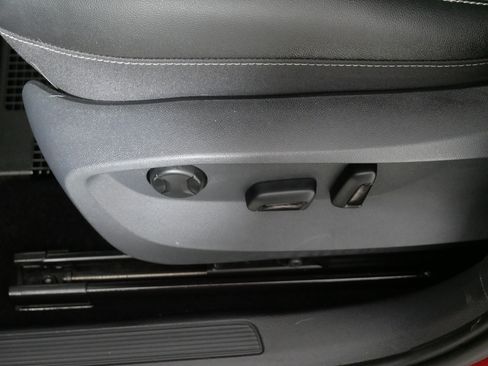 Certified 2022 Volkswagen Taos SEL w/ Panoramic Sunroof Package image 20