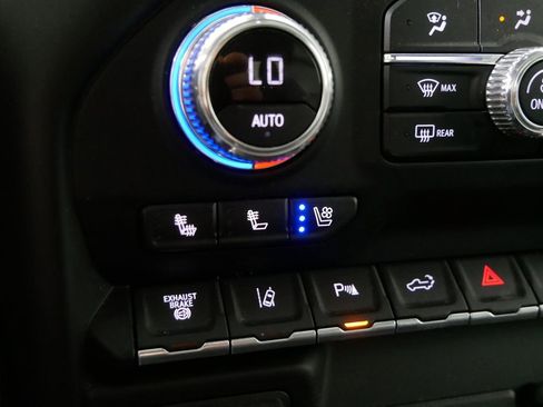 Used 2022 GMC Sierra 3500 Denali w/ Denali Ultimate Package image 28