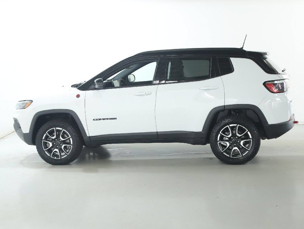 Used 2025 Jeep Compass Trailhawk AWD/4WD image 37