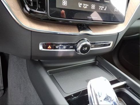 New 2026 Volvo XC60 B5 Plus w/ Protection Package Premier AWD/4WD image 23