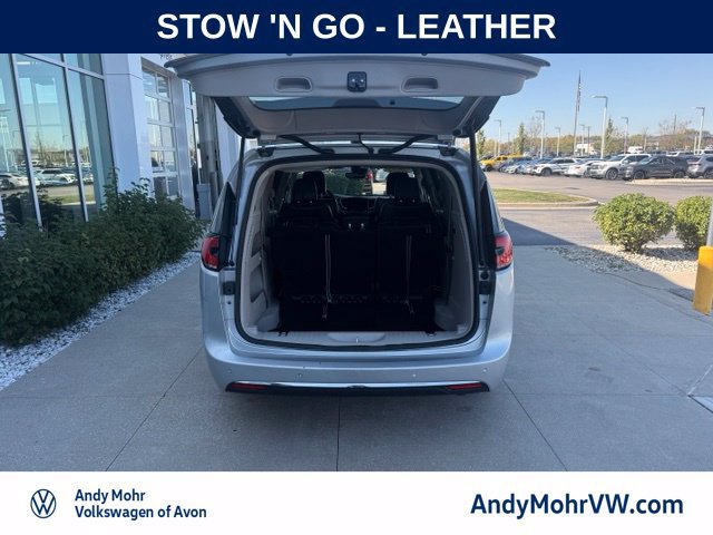 Used 2024 Chrysler Pacifica Touring-L FWD image 8